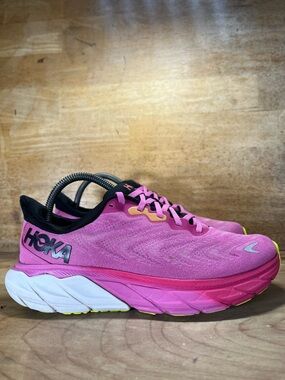 Hoka One One Arahi 6 Womens Size 9 (B) Running Shoes Sneakers Strawberry Black